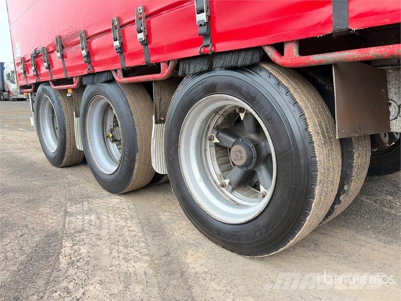 MaxiTrans 12.9 m Tri/A Step Deck Curtain Side Trailer Ponyvás pótkocsik