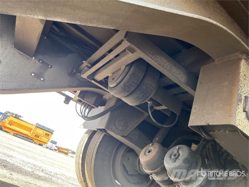MaxiTrans 12.9 m Tri/A Step Deck Curtain Side Trailer Ponyvás pótkocsik