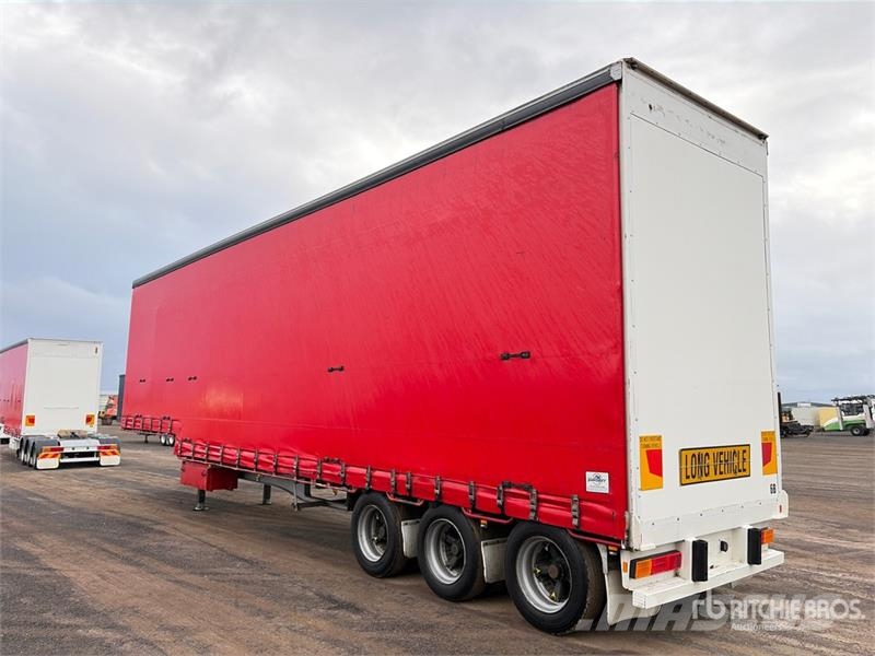 MaxiTrans 12.9 m Tri/A Step Deck Curtain Side Trailer Ponyvás pótkocsik