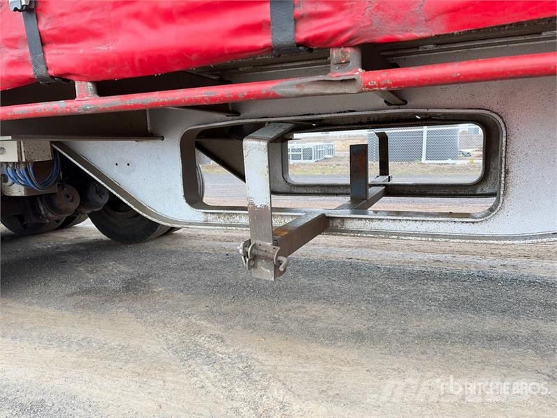 MaxiTrans 12.9 m Tri/A Step Deck Curtain Side Trailer Ponyvás pótkocsik