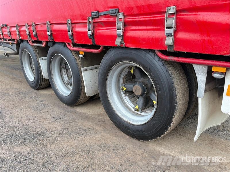 MaxiTrans 12.9 m Tri/A Step Deck Curtain Side Trailer Ponyvás pótkocsik