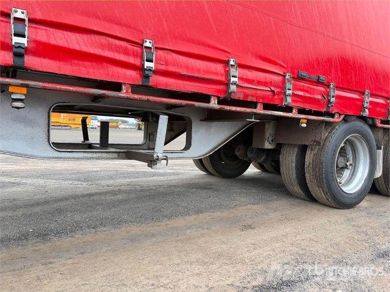 MaxiTrans 12.9 m Tri/A Step Deck Curtain Side Trailer Ponyvás pótkocsik