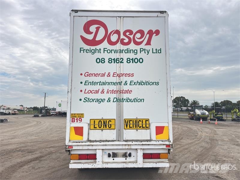 MaxiTrans 13.1 m Tri/A Step Deck Curtain Side Trailer Plachtové přívěsy