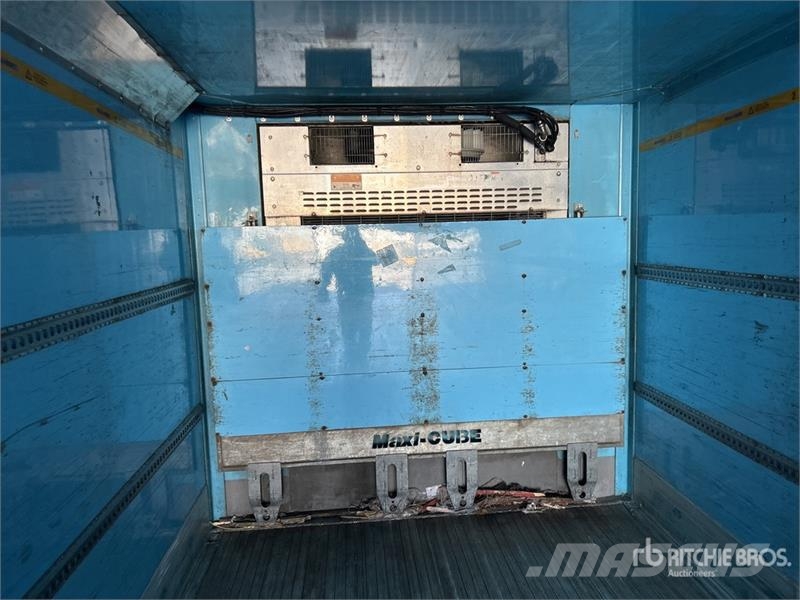 MaxiTrans 13.1 m Tri/A Refrigerated Trailer Chladiarenské návesy