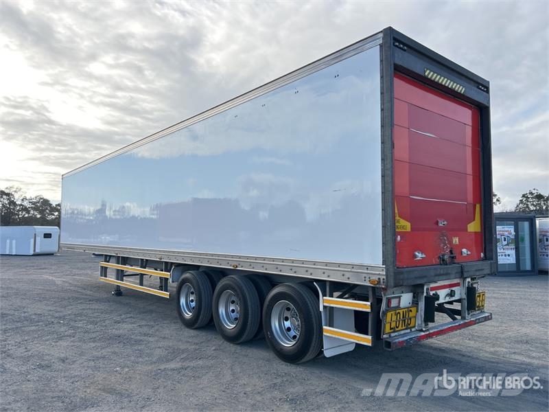 MaxiTrans 13.1 m Tri/A Refrigerated Trailer Chladiarenské návesy