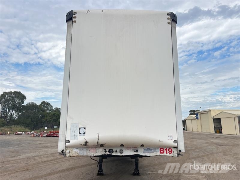 MaxiTrans 13.1 m Tri/A Step Deck Curtain Side Trailer Plachtové přívěsy