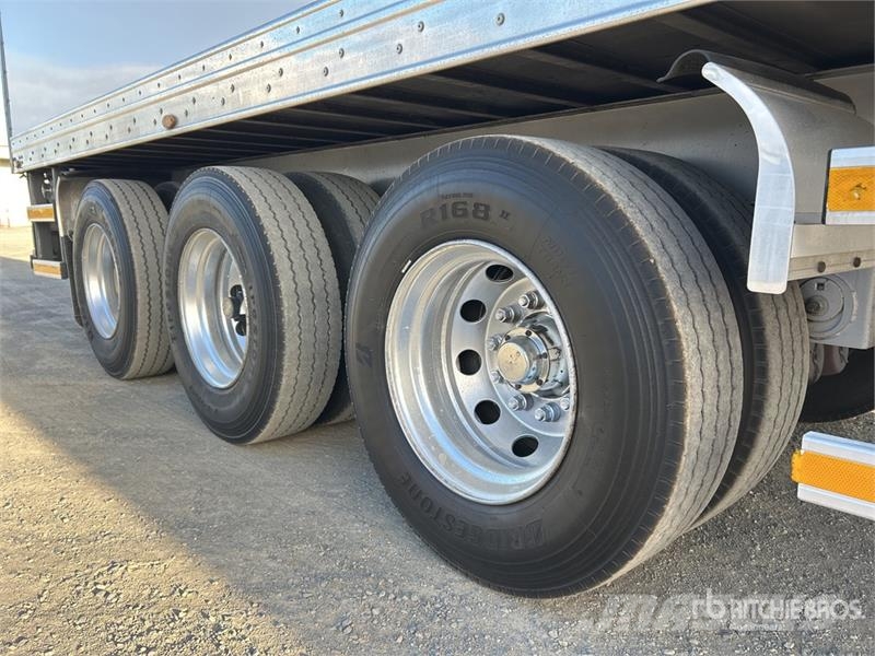 MaxiTrans 13.1 m Tri/A Refrigerated Trailer Chladiarenské návesy