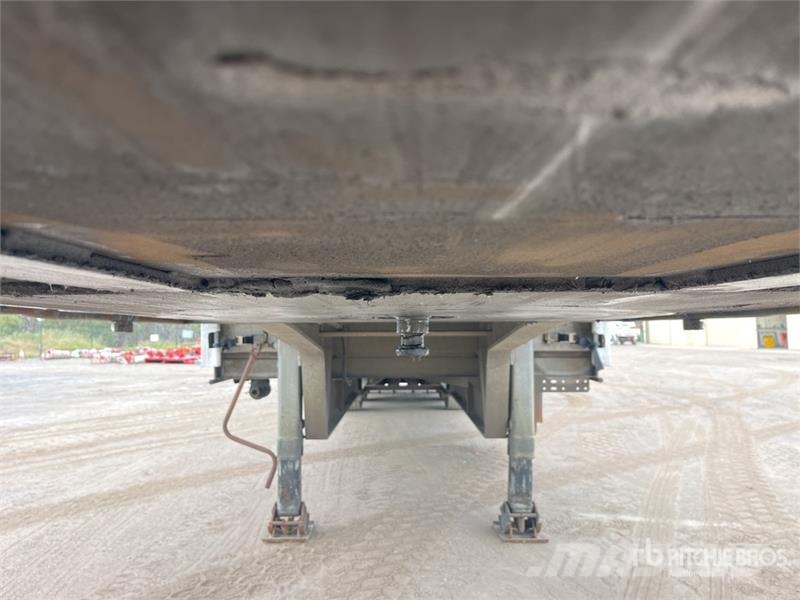 MaxiTrans 13.1 m Tri/A Step Deck Curtain Side Trailer Plachtové přívěsy