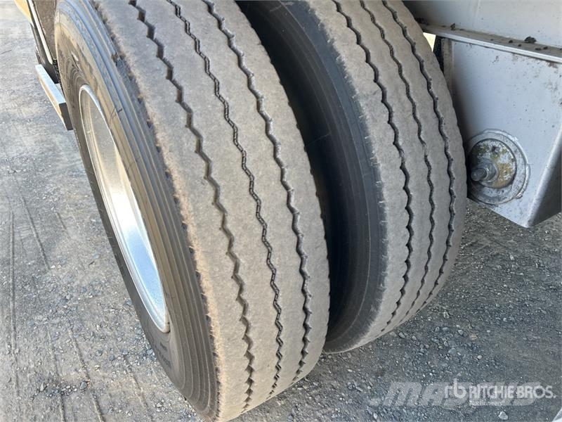 MaxiTrans 13.1 m Tri/A Refrigerated Trailer Chladiarenské návesy