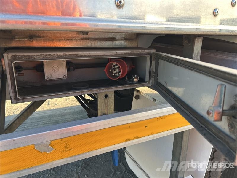 MaxiTrans 13.1 m Tri/A Refrigerated Trailer Chladiarenské návesy