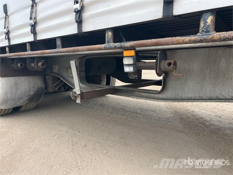 MaxiTrans 13.1 m Tri/A Step Deck Curtain Side Trailer Plachtové přívěsy