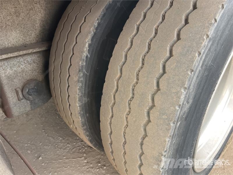 MaxiTrans 13.1 m Tri/A Step Deck Curtain Side Trailer Plachtové přívěsy