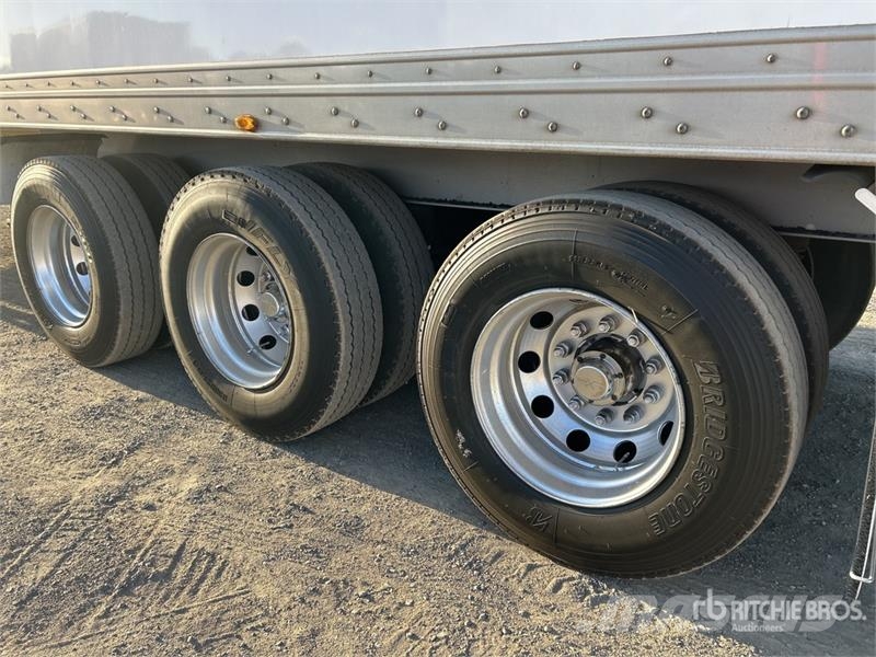 MaxiTrans 13.1 m Tri/A Refrigerated Trailer Chladiarenské návesy
