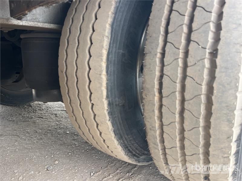 MaxiTrans 13.1 m Tri/A Step Deck Curtain Side Trailer Plachtové přívěsy