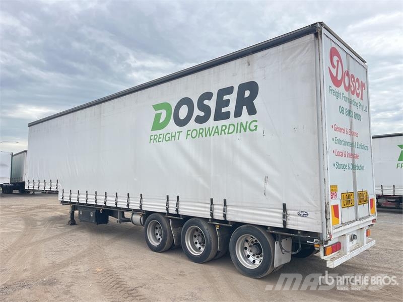 MaxiTrans 13.1 m Tri/A Step Deck Curtain Side Trailer Plachtové přívěsy