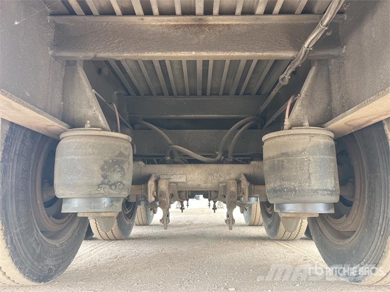 MaxiTrans 13.1 m Tri/A Step Deck Curtain Side Trailer Plachtové přívěsy