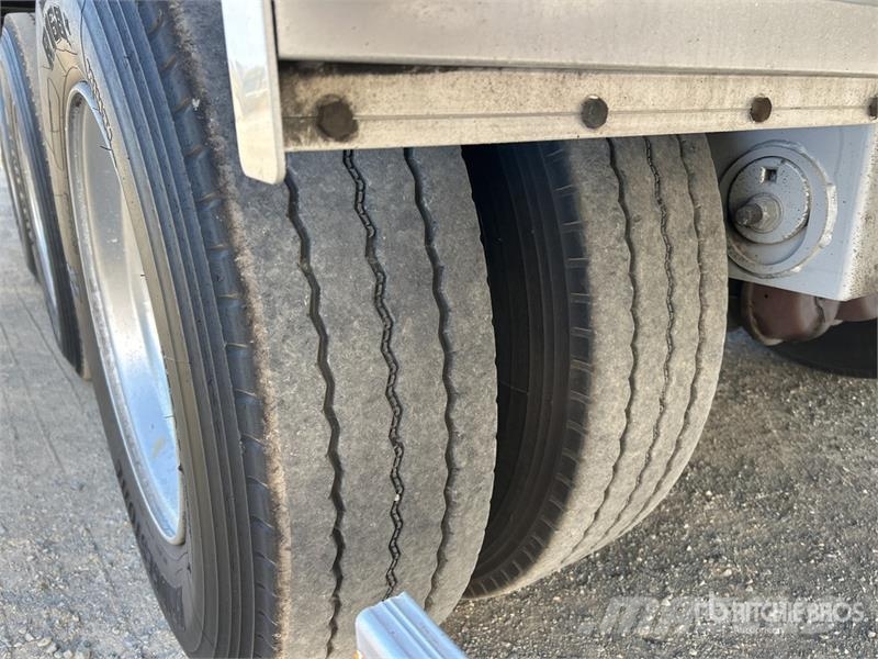 MaxiTrans 13.1 m Tri/A Refrigerated Trailer Chladiarenské návesy