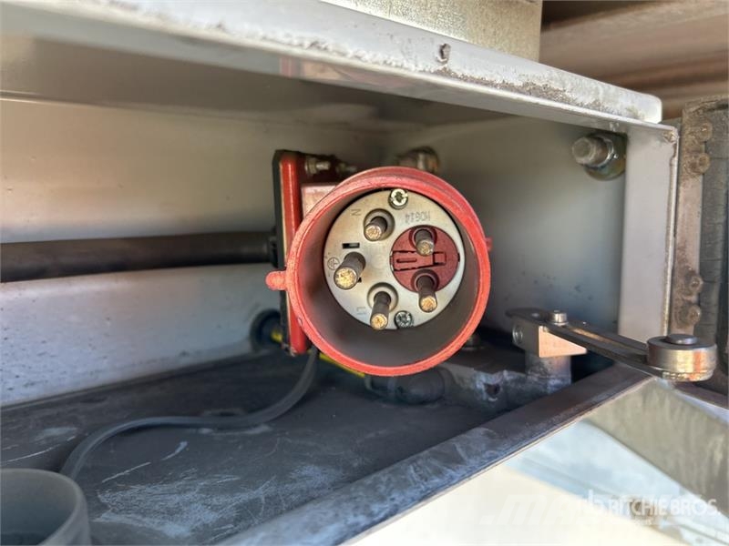 MaxiTrans 13.1 m Tri/A Refrigerated Trailer Chladiarenské návesy