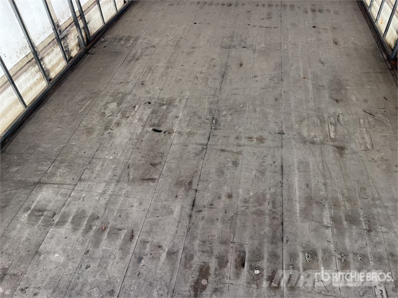 MaxiTrans 13.1 m Tri/A Step Deck Curtain Side Trailer Plachtové přívěsy