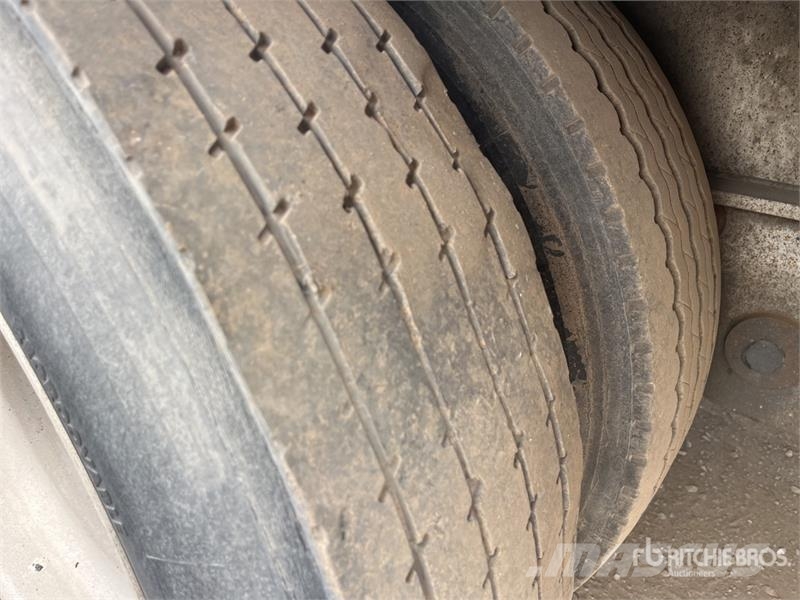 MaxiTrans 13.1 m Tri/A Step Deck Curtain Side Trailer Plachtové přívěsy