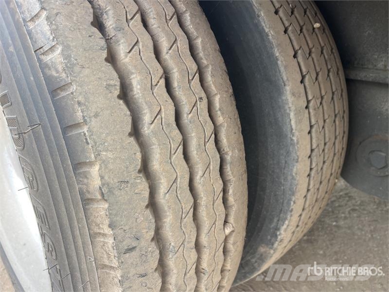 MaxiTrans 13.1 m Tri/A Step Deck Curtain Side Trailer Plachtové přívěsy
