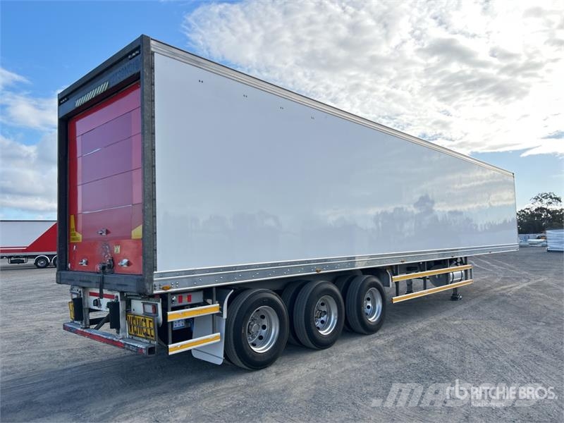 MaxiTrans 13.1 m Tri/A Refrigerated Trailer Chladiarenské návesy