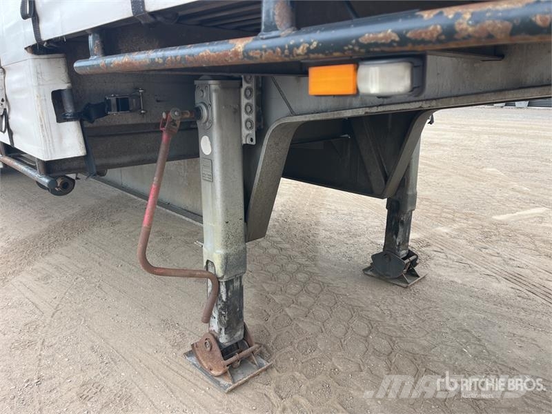 MaxiTrans 13.1 m Tri/A Step Deck Curtain Side Trailer Plachtové přívěsy