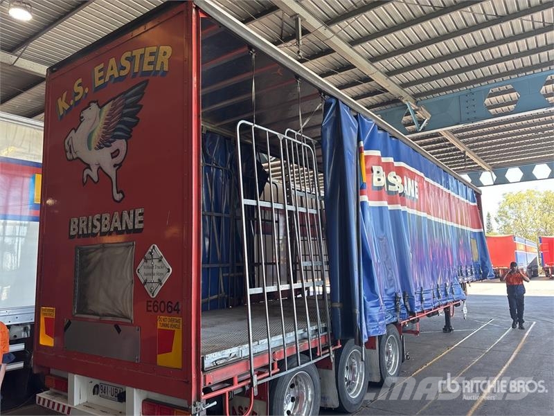 MaxiTrans 13.2 m Tri/A Step Deck Curtain Side Trailer Curtainsider trailers