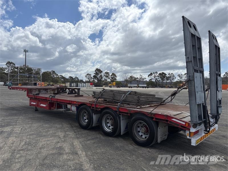 MaxiTrans 13.2 m Tri/A Step Deck Trailer 平板拖车