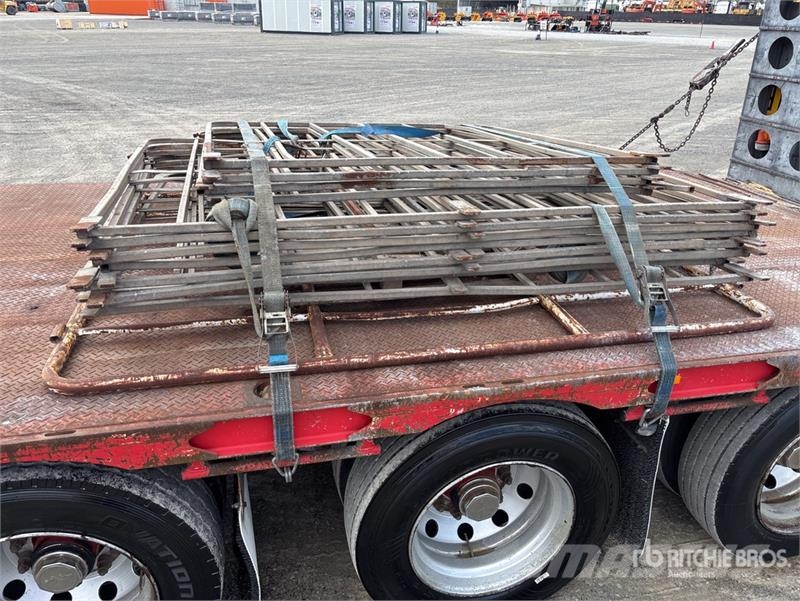 MaxiTrans 13.2 m Tri/A Step Deck Trailer 平板拖车