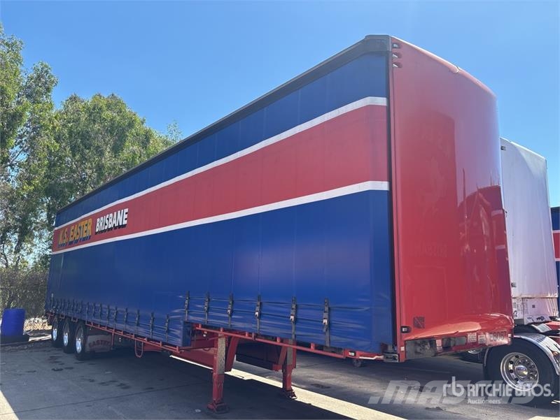 MaxiTrans 13.2 m Tri/A Step Deck Curtain Side Trailer Curtainsider trailers