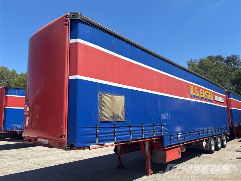 MaxiTrans 13.2 m Tri/A Step Deck Curtain Side Trailer Curtainsider trailers