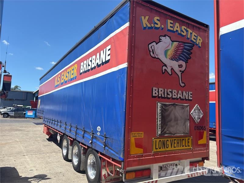 MaxiTrans 13.2 m Tri/A Step Deck Curtain Side Trailer Curtainsider trailers