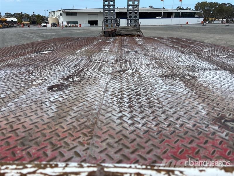 MaxiTrans 13.2 m Tri/A Step Deck Trailer 平板拖车
