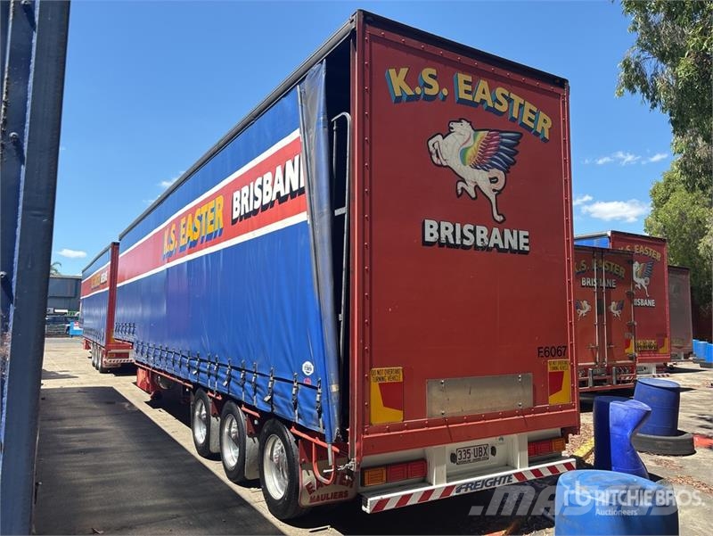 MaxiTrans 13.2 m Tri/A Step Deck Curtain Side Trailer Curtainsider trailers