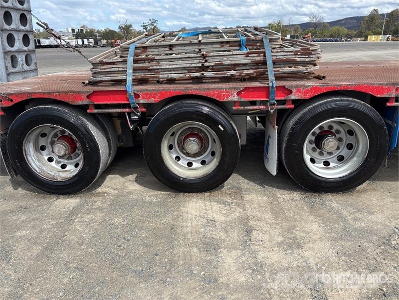 MaxiTrans 13.2 m Tri/A Step Deck Trailer 平板拖车