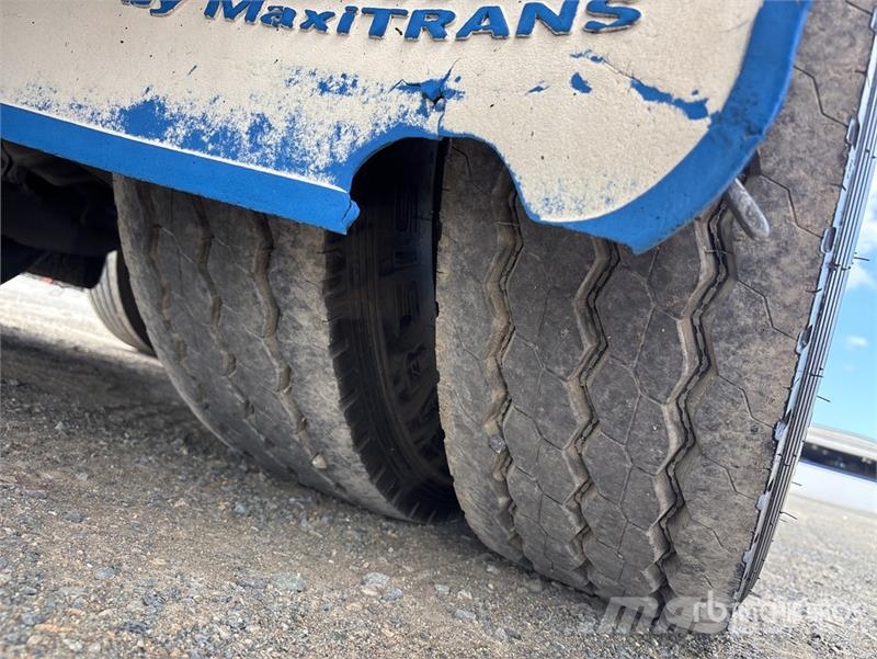 MaxiTrans 13.2 m Tri/A Step Deck Trailer 平板拖车
