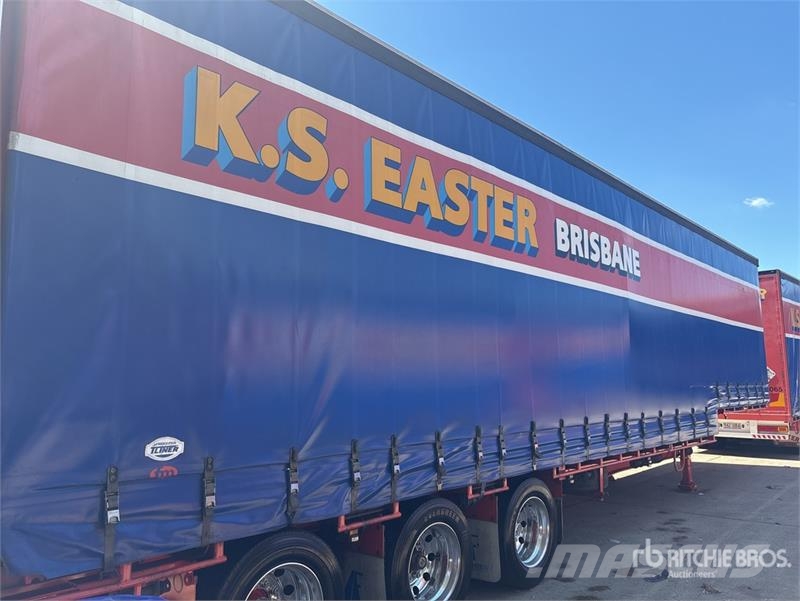 MaxiTrans 13.2 m Tri/A Step Deck Curtain Side Trailer Curtainsider trailers