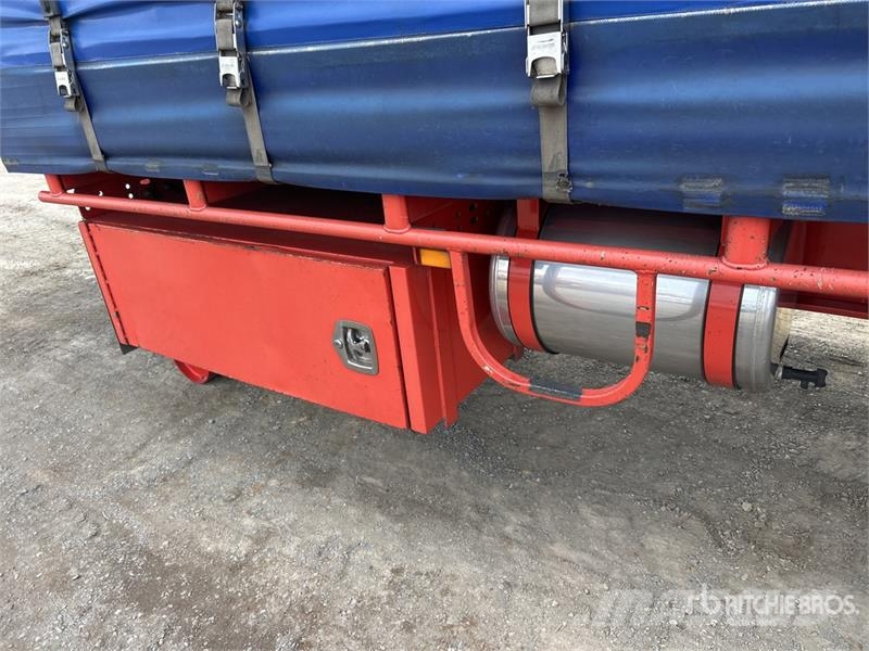 MaxiTrans 13.2 m Tri/A Step Deck Curtain Side Trailer Kayar tenteli çekiciler