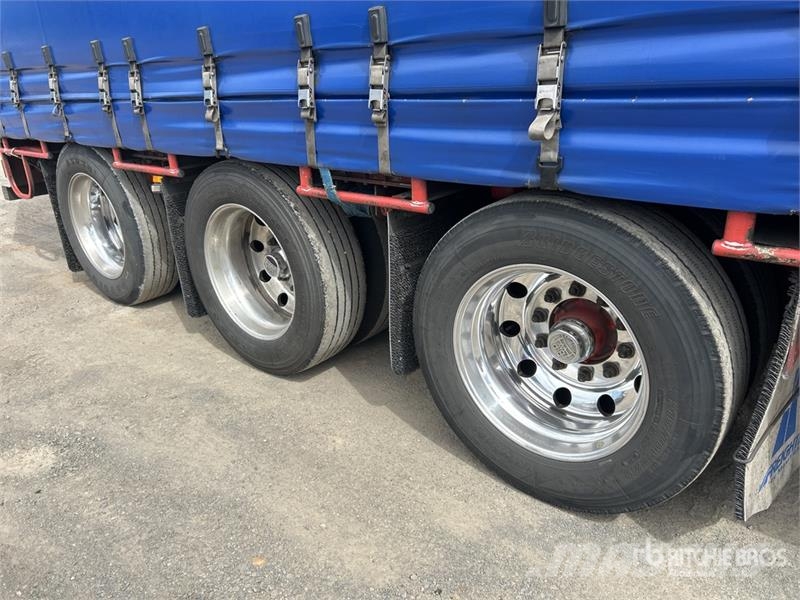 MaxiTrans 13.3 m Tri/A Step Deck Curtain Side Trailer Rimorchi centinati