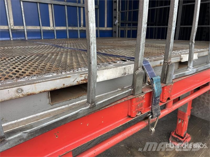 MaxiTrans 13.3 m Tri/A Step Deck Curtain Side Trailer مقطورات بغطاء جانبي