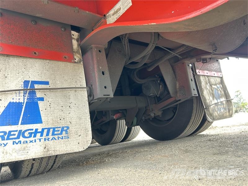 MaxiTrans 13.3 m Tri/A Step Deck Curtain Side Trailer Rimorchi centinati