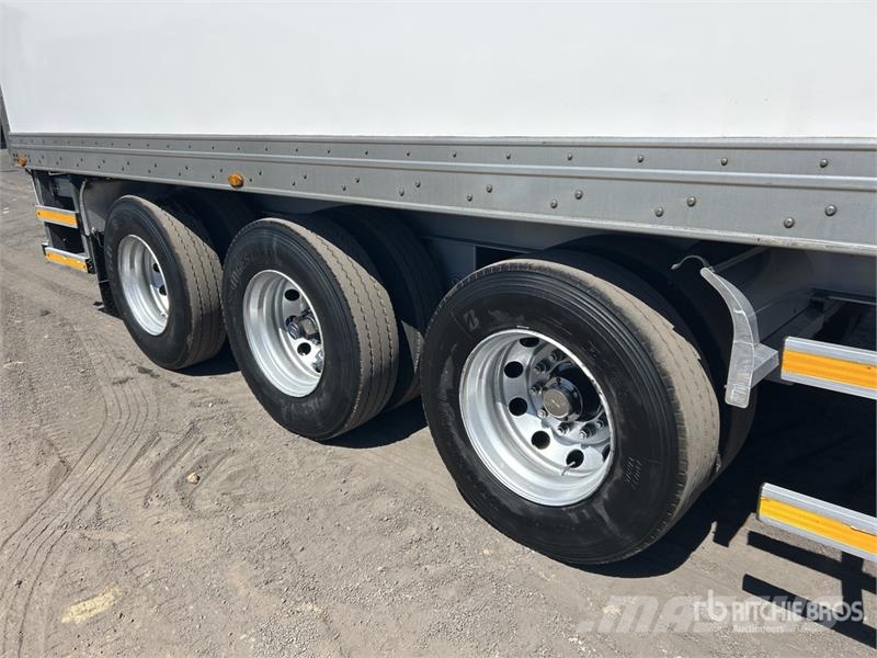 MaxiTrans 13.3 m Tri/A Refrigerated Trailer Semirimorchi a temperatura controllata