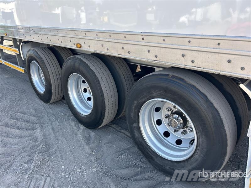 MaxiTrans 13.3 m Tri/A Refrigerated Trailer Semirimorchi a temperatura controllata