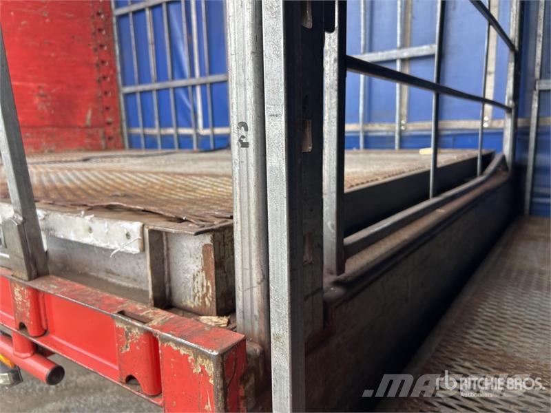 MaxiTrans 13.3 m Tri/A Step Deck Curtain Side Trailer Ponyvás pótkocsik