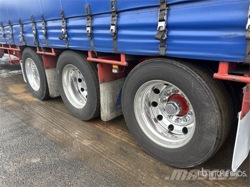 MaxiTrans 13.3 m Tri/A Step Deck Curtain Side Trailer مقطورات بغطاء جانبي
