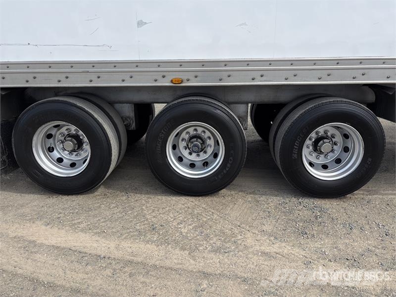 MaxiTrans 13.4 m Tri/A Refrigerated Trailer Hűtős félpótkocsik