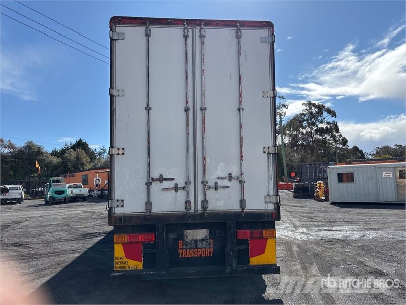 MaxiTrans 13.4 m Tri/A Curtain Side Trailer Ponyvás pótkocsik