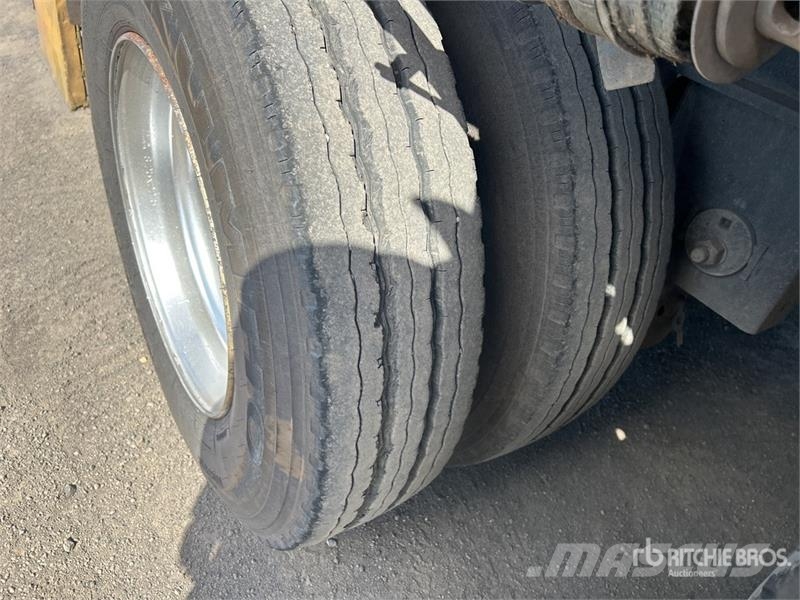 MaxiTrans 13.4 m Tri/A Flatbed Trailer Prikolice platforme/otvoreni sanduk