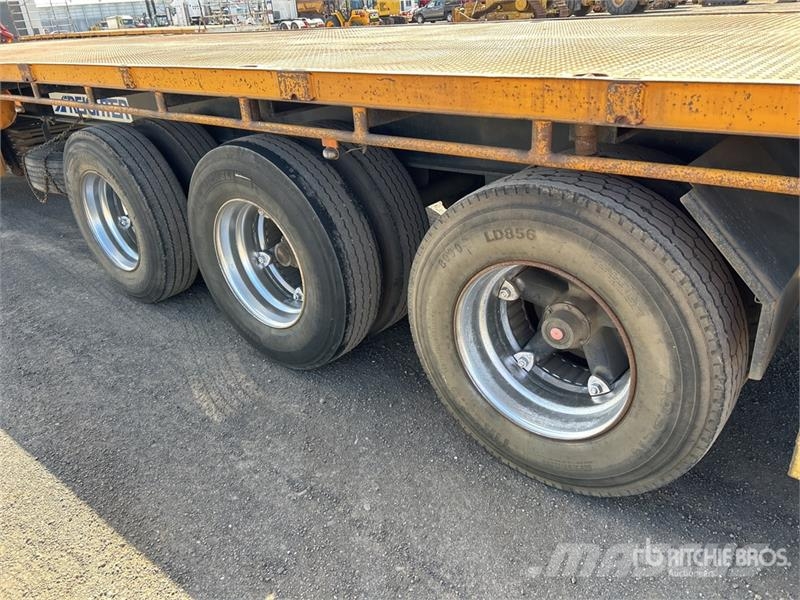 MaxiTrans 13.4 m Tri/A Flatbed Trailer Lavaperävaunut